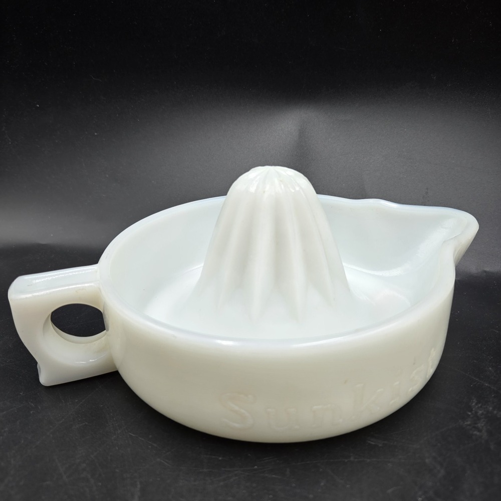 Vintage 1950's White Milk Glass "SUNKIST" Hand Orange Citrus Juicer Usa Made